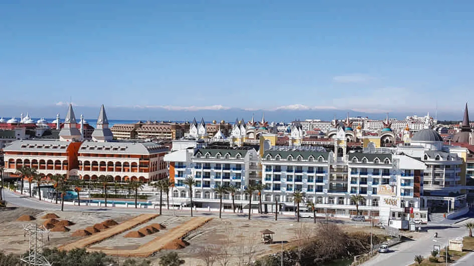 Işık Çatı ve Cephe Sistemleri referans otel projesi — çatı ve cephe uygulaması